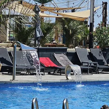 Seafront Pool & Mamaia Nord *