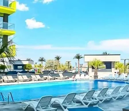 Seafront Pool & Mamaia Nord *
