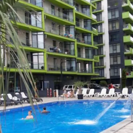 Seafront Pool & Mamaia Nord Apartment Navodari