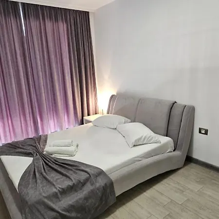 Seafront Pool & Mamaia Nord Apartment Navodari